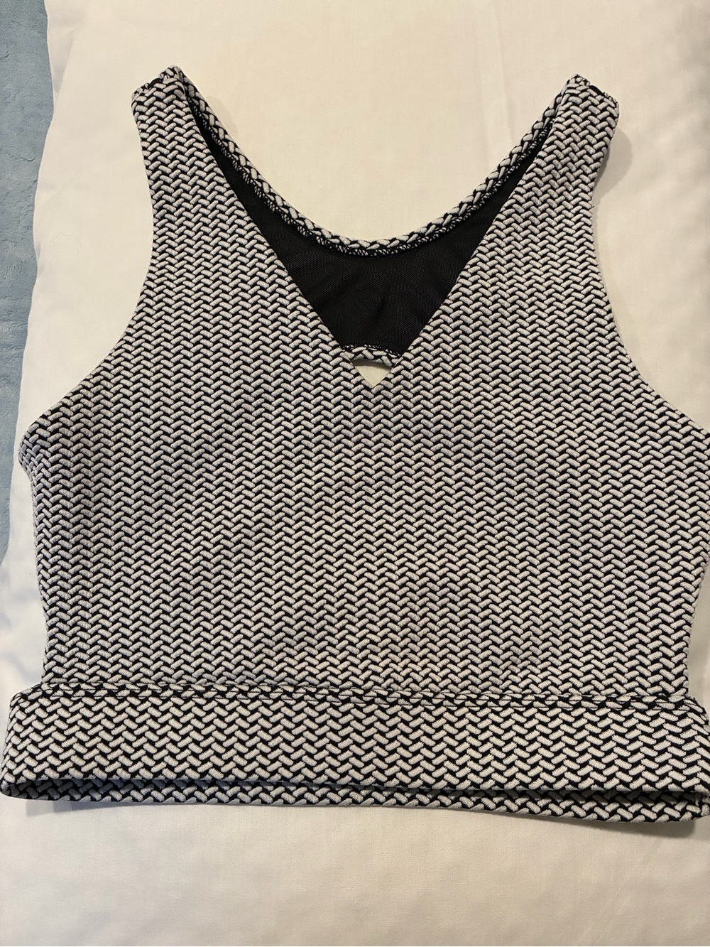MPG Black and White Textured V-Neck Crop Tank